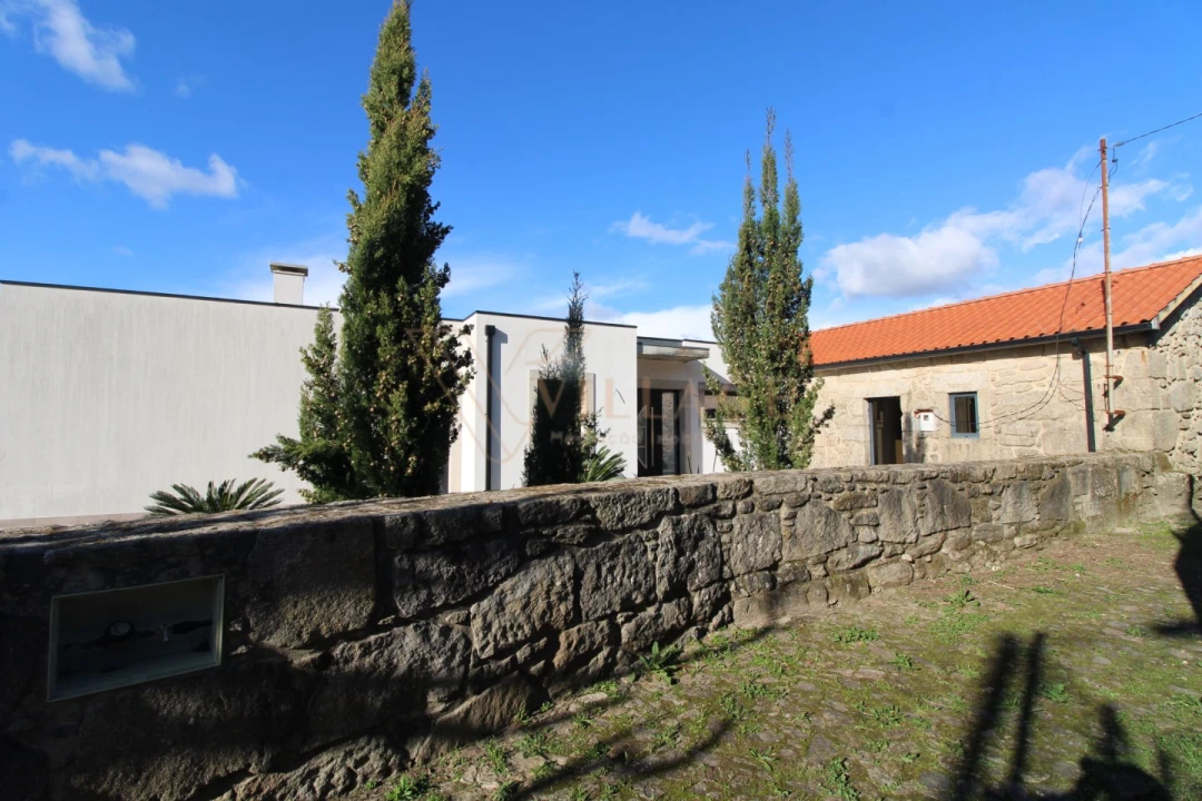 Moradia T4 para Venda em Loivo Foto 1