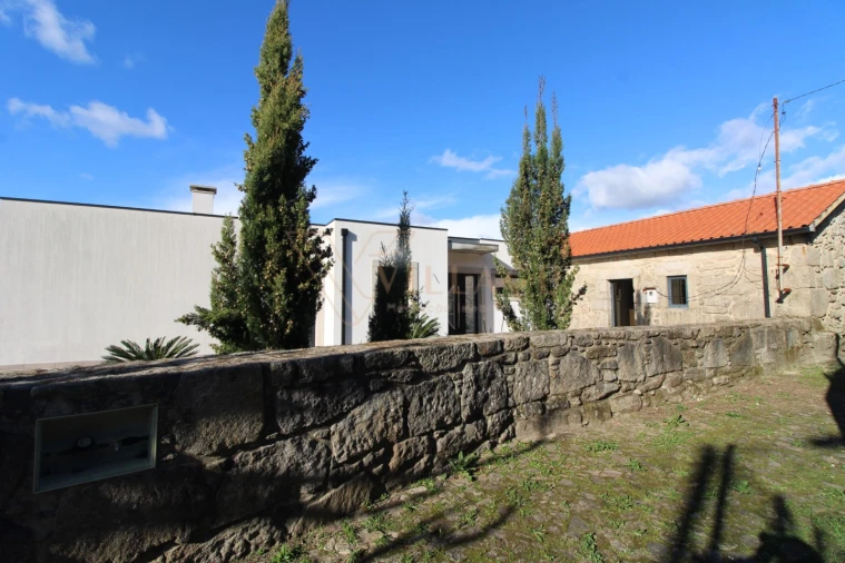 Moradia T4 para Venda em Loivo Foto 1