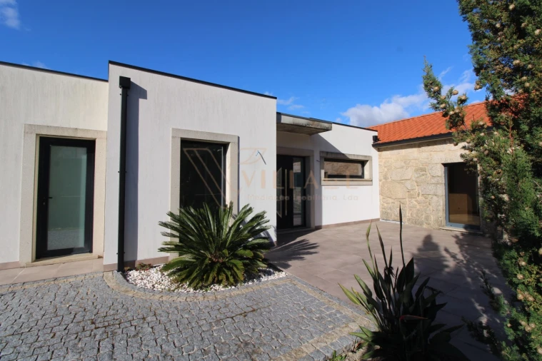 Moradia T4 para Venda em Loivo Foto 3