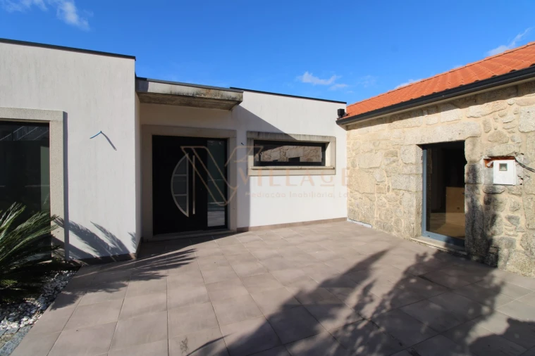 Moradia T4 para Venda em Loivo Foto 4