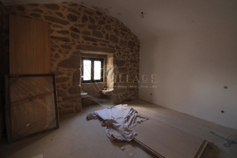 Moradia T4 para Venda em Loivo Foto 13