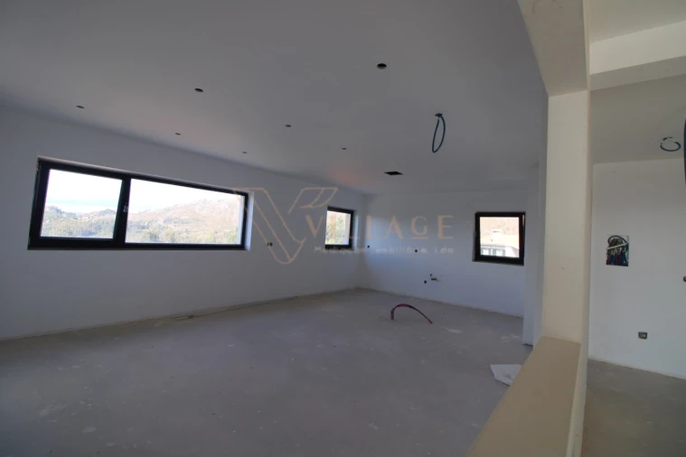 Moradia T4 para Venda em Loivo Foto 16