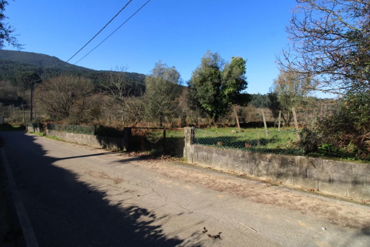 Terreno para Venda em Cornes Foto 3