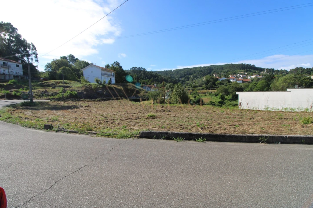 Terreno para Venda em Gondarem Foto 1