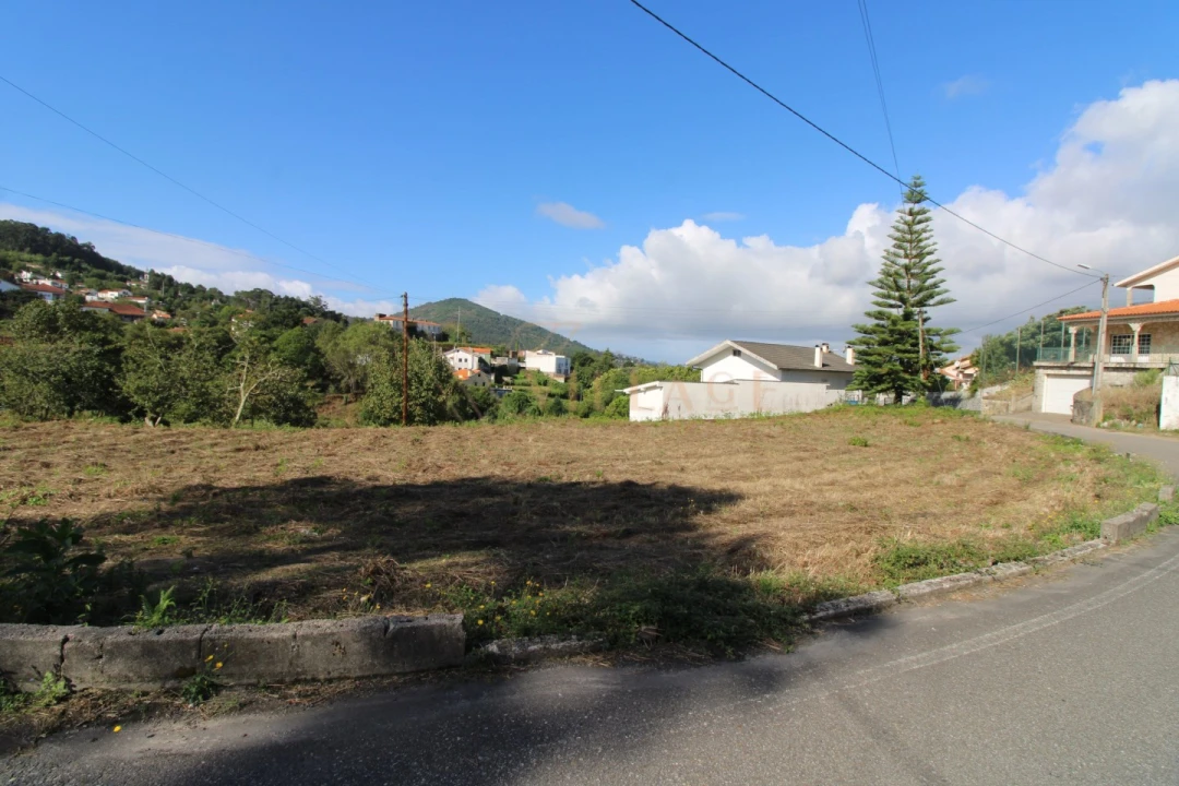 Terreno para Venda em Gondarem Foto 2