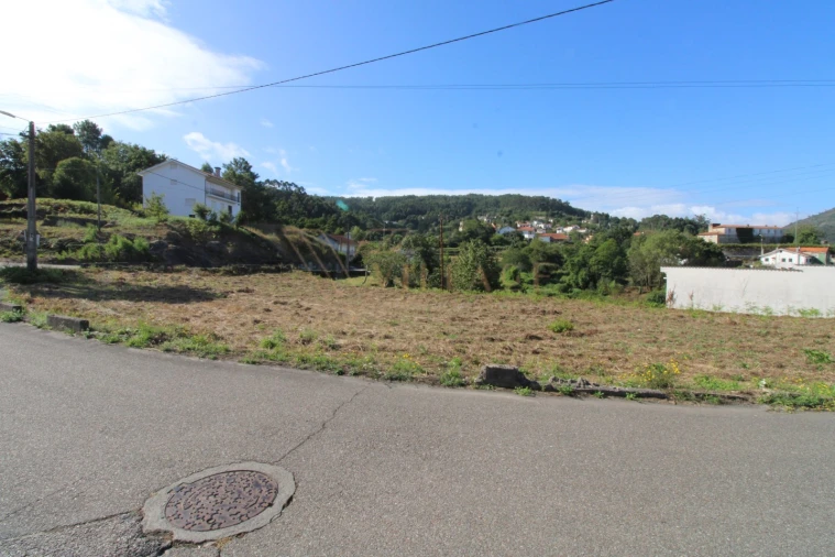 Terreno para Venda em Gondarem Foto 3
