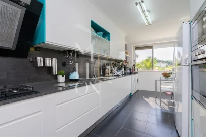Apartamento T4 para Venda em Carcavelos e Parede