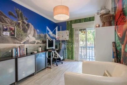 Apartamento T4 para Venda em Carcavelos e Parede