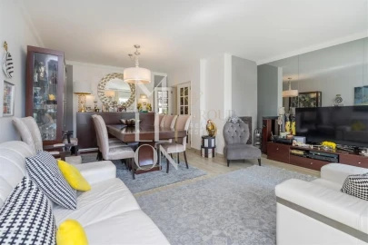 Apartamento T4 para Venda em Carcavelos e Parede