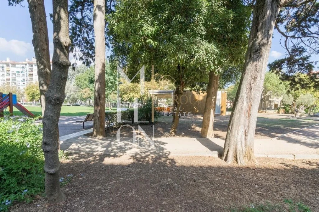 Apartamento T4 para Venda em Carcavelos e Parede Foto 38