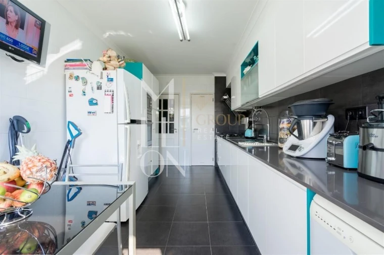 Apartamento T4 para Venda em Carcavelos e Parede Foto 9