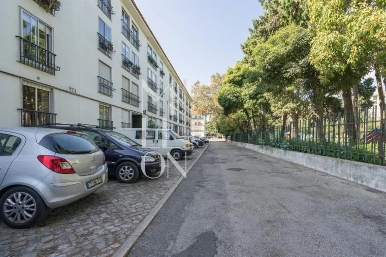 Apartamento T4 para Venda em Carcavelos e Parede Foto 37