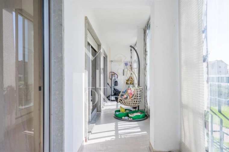 Apartamento T4 para Venda em Carcavelos e Parede Foto 17