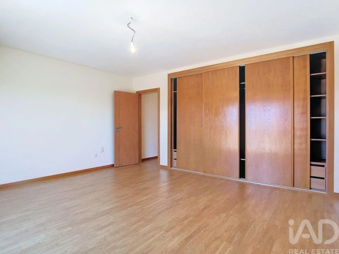 Moradia T4 para Venda em Silveira Foto 24