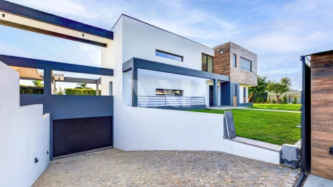 Moradia T3 para Venda em Quarteira