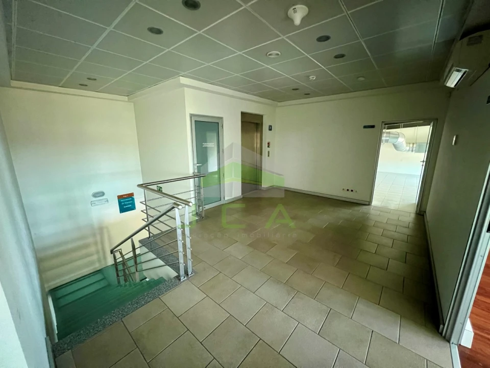 Armazém para Arrendamento em Atouguia Foto 14