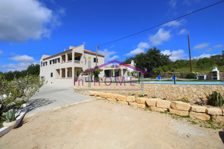 Moradia T5 para Venda em Loule (São Sebastião) Foto 3