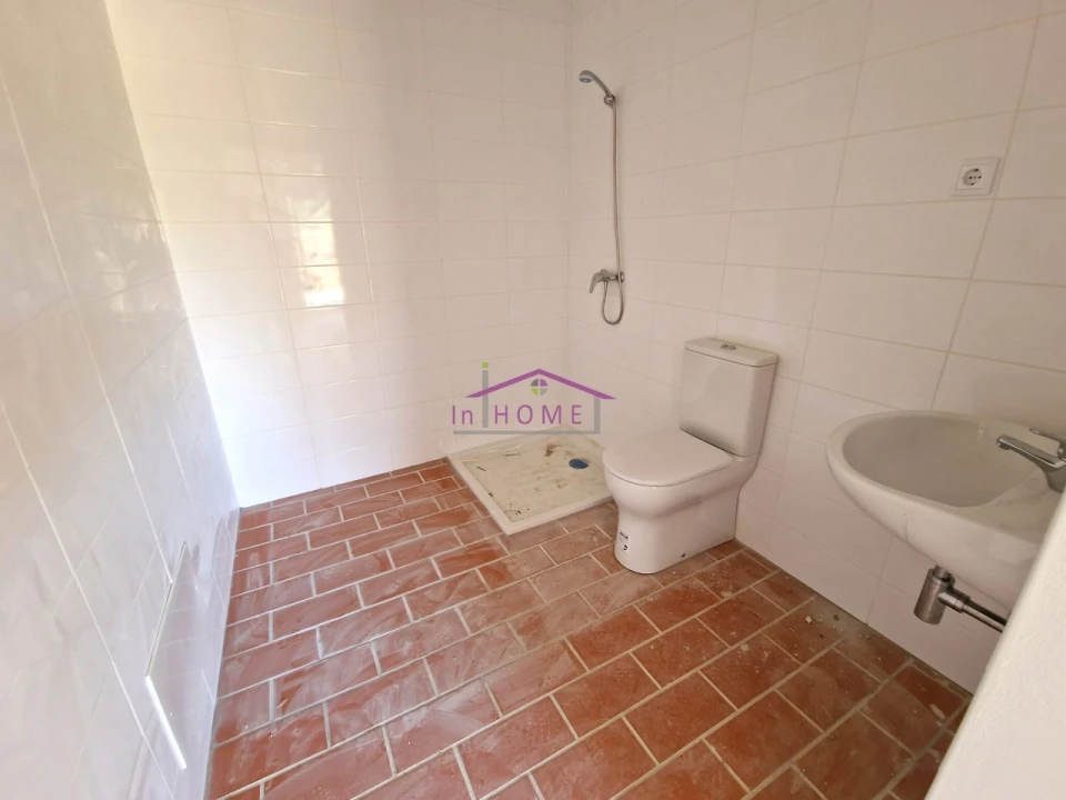 Moradia T12 para Venda em Salir Foto 11