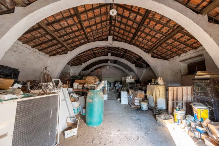 Armazém para Venda em São Manços e São Vicente do Pigeiro