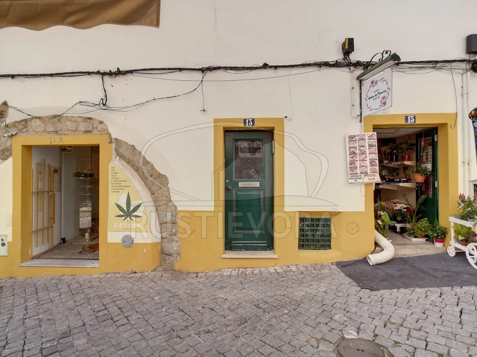 Loja para Venda em Évora (São Mamede, Sé, São Pedro e Santo Antão) Foto 1