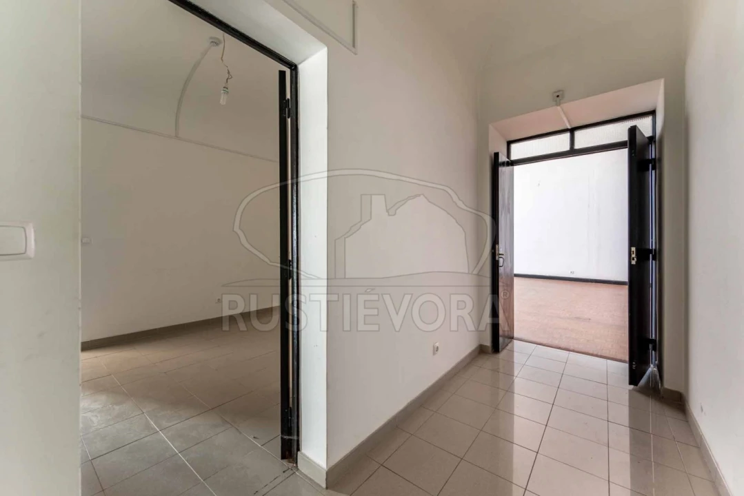 Loja para Arrendamento em Évora (São Mamede, Sé, São Pedro e Santo Antão) Foto 6