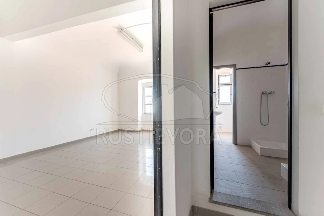 Loja para Arrendamento em Évora (São Mamede, Sé, São Pedro e Santo Antão) Foto 10