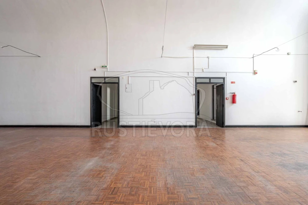 Loja para Arrendamento em Évora (São Mamede, Sé, São Pedro e Santo Antão) Foto 11