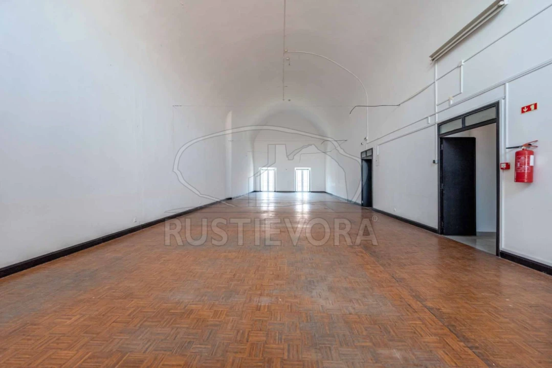 Loja para Arrendamento em Évora (São Mamede, Sé, São Pedro e Santo Antão) Foto 12