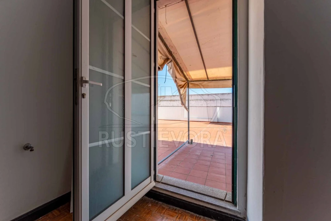 Loja para Arrendamento em Évora (São Mamede, Sé, São Pedro e Santo Antão) Foto 13