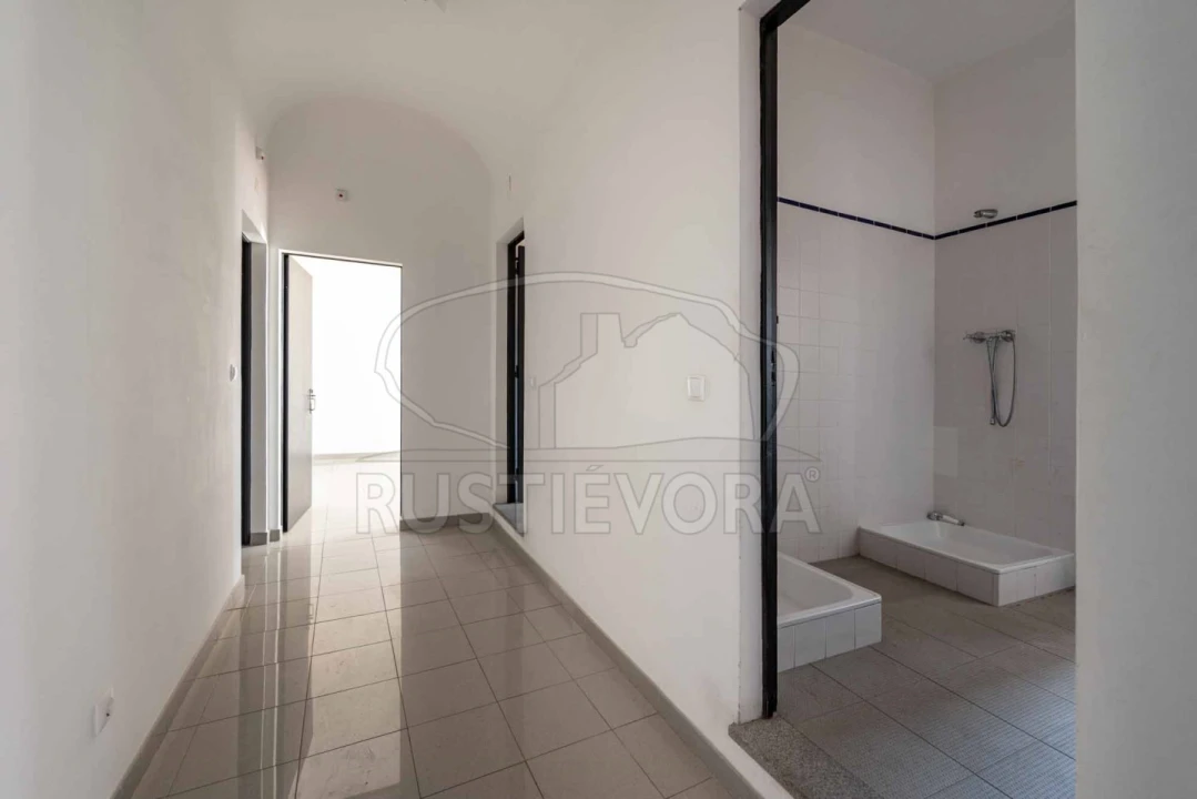 Loja para Arrendamento em Évora (São Mamede, Sé, São Pedro e Santo Antão) Foto 16