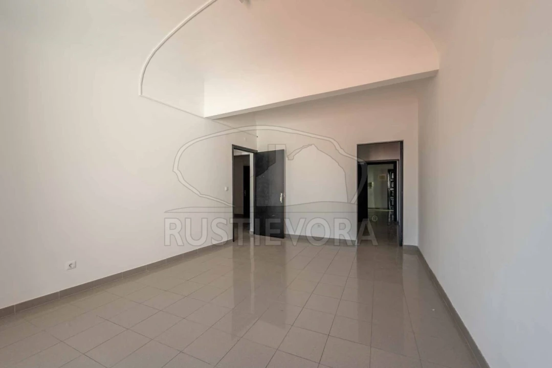 Loja para Arrendamento em Évora (São Mamede, Sé, São Pedro e Santo Antão) Foto 22