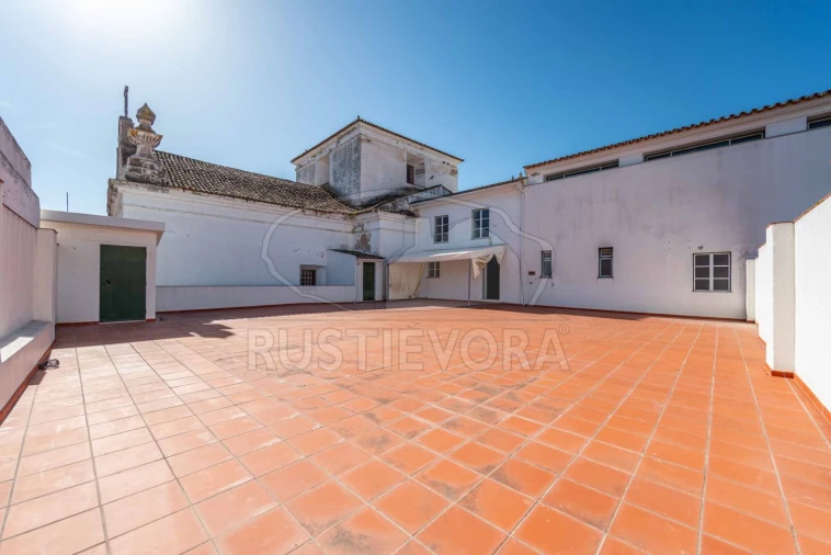 Loja para Arrendamento em Évora (São Mamede, Sé, São Pedro e Santo Antão)