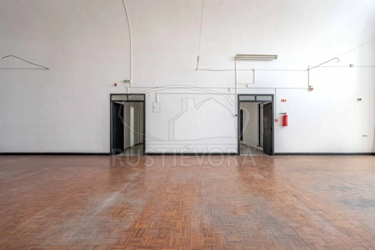 Loja para Arrendamento em Évora (São Mamede, Sé, São Pedro e Santo Antão) Foto 11