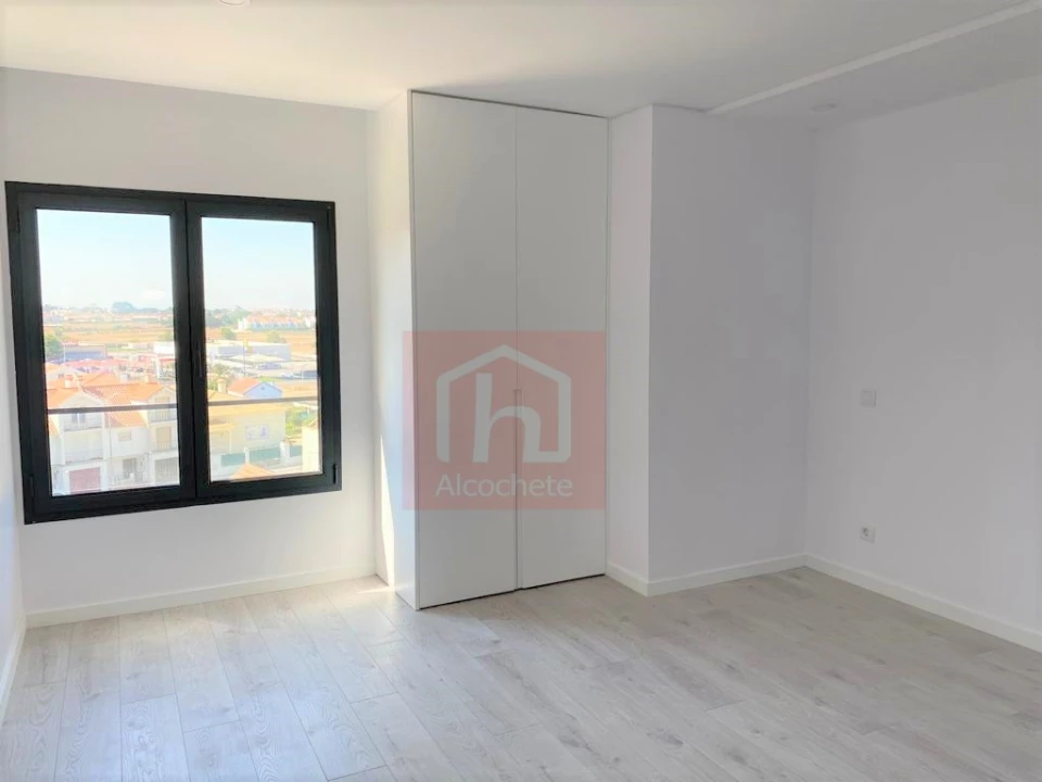 Apartamento T4 para Venda em Alcochete Foto 13