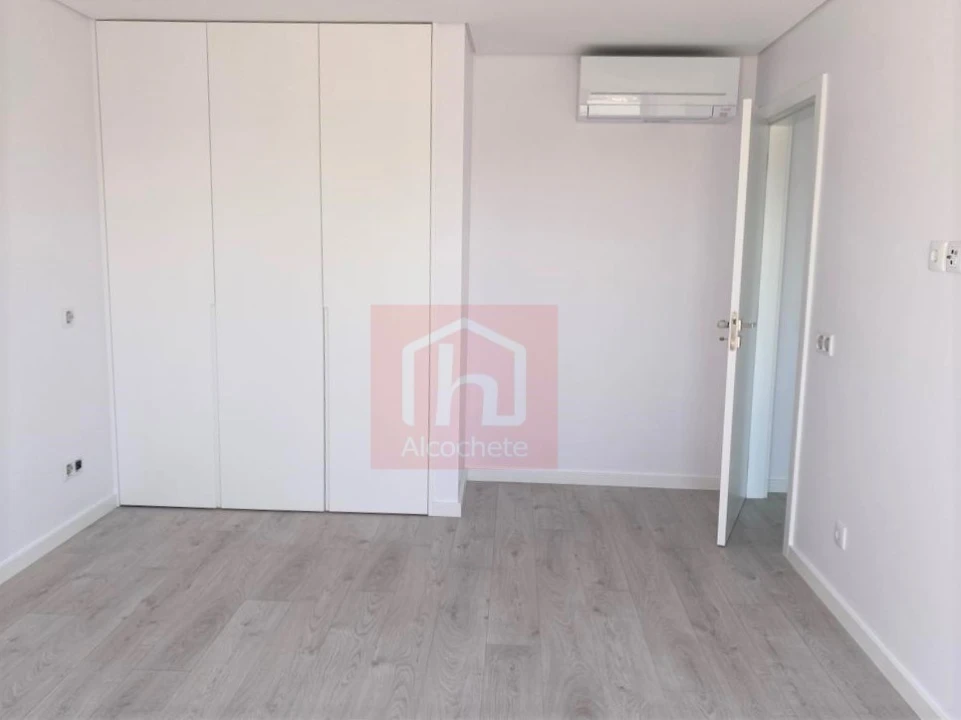 Apartamento T4 para Venda em Alcochete Foto 30