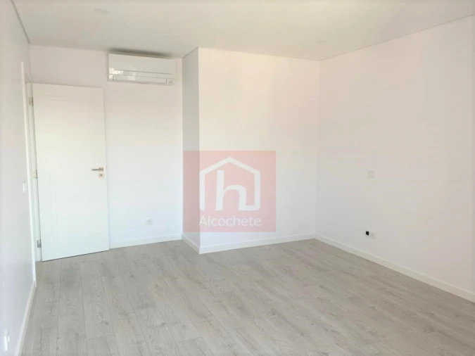 Apartamento T4 para Venda em Alcochete Foto 16