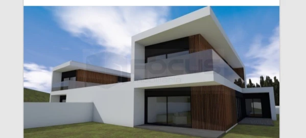 Moradia T4 para Venda em São Bernardo