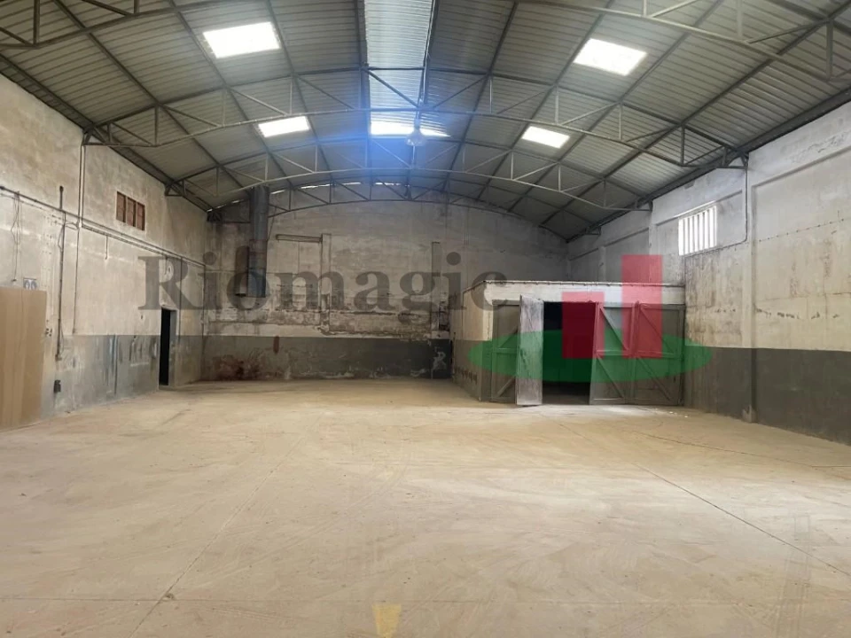 Armazém para Venda em Amiais de Baixo Foto 5