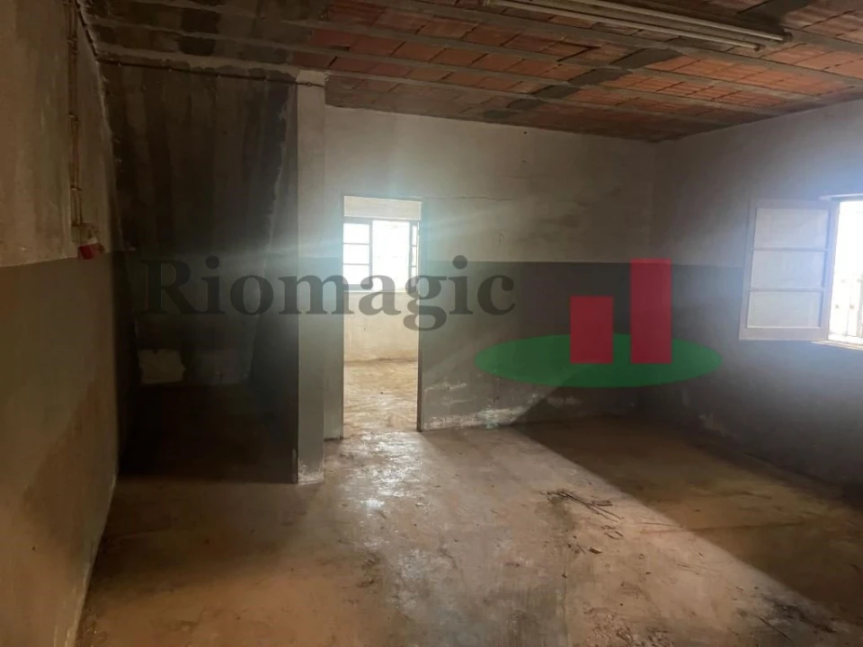 Armazém para Venda em Amiais de Baixo Foto 6