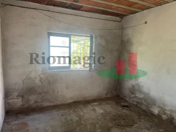 Armazém para Venda em Amiais de Baixo