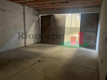 Armazém para Venda em Amiais de Baixo
