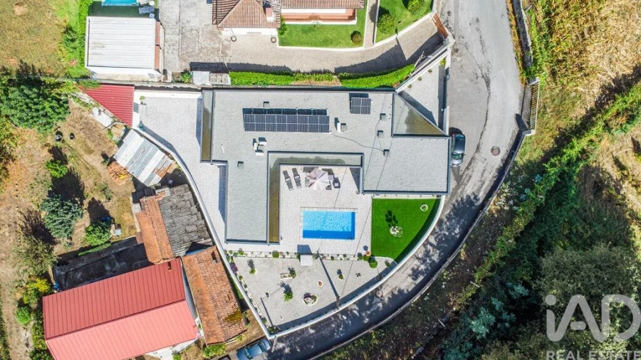 Moradia T3 para Venda em Ronfe Foto 3