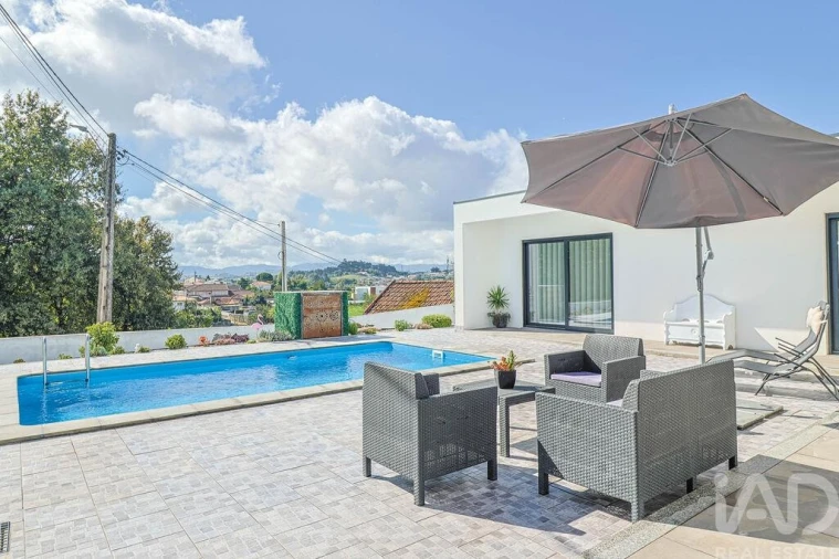 Moradia T3 para Venda em Ronfe Foto 28