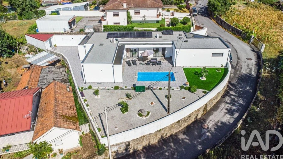 Moradia T3 para Venda em Ronfe Foto 2