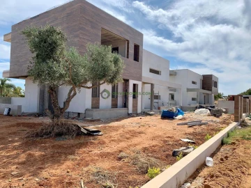 Moradia T4 para Venda em Quarteira
