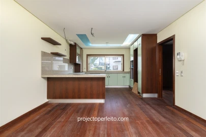 Moradia T4 para Venda em Mafamude e Vilar do Paraíso