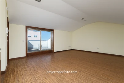 Moradia T4 para Venda em Mafamude e Vilar do Paraíso
