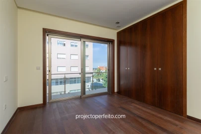 Moradia T4 para Venda em Mafamude e Vilar do Paraíso