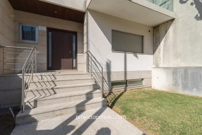 Moradia T4 para Venda em Mafamude e Vilar do Paraíso