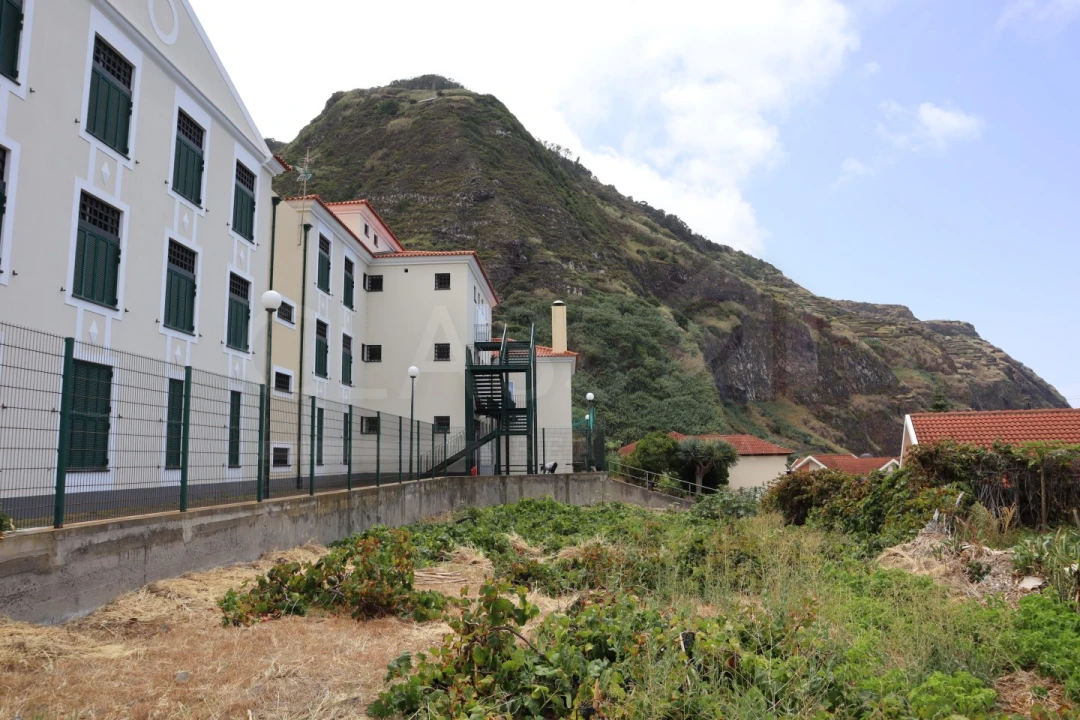 Terreno para Venda em Porto Moniz Foto 8